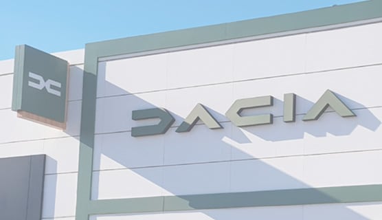 Concesionario Dacia Exterior Logo y Nombre - VO - 02 Concesionario Dacia oficial