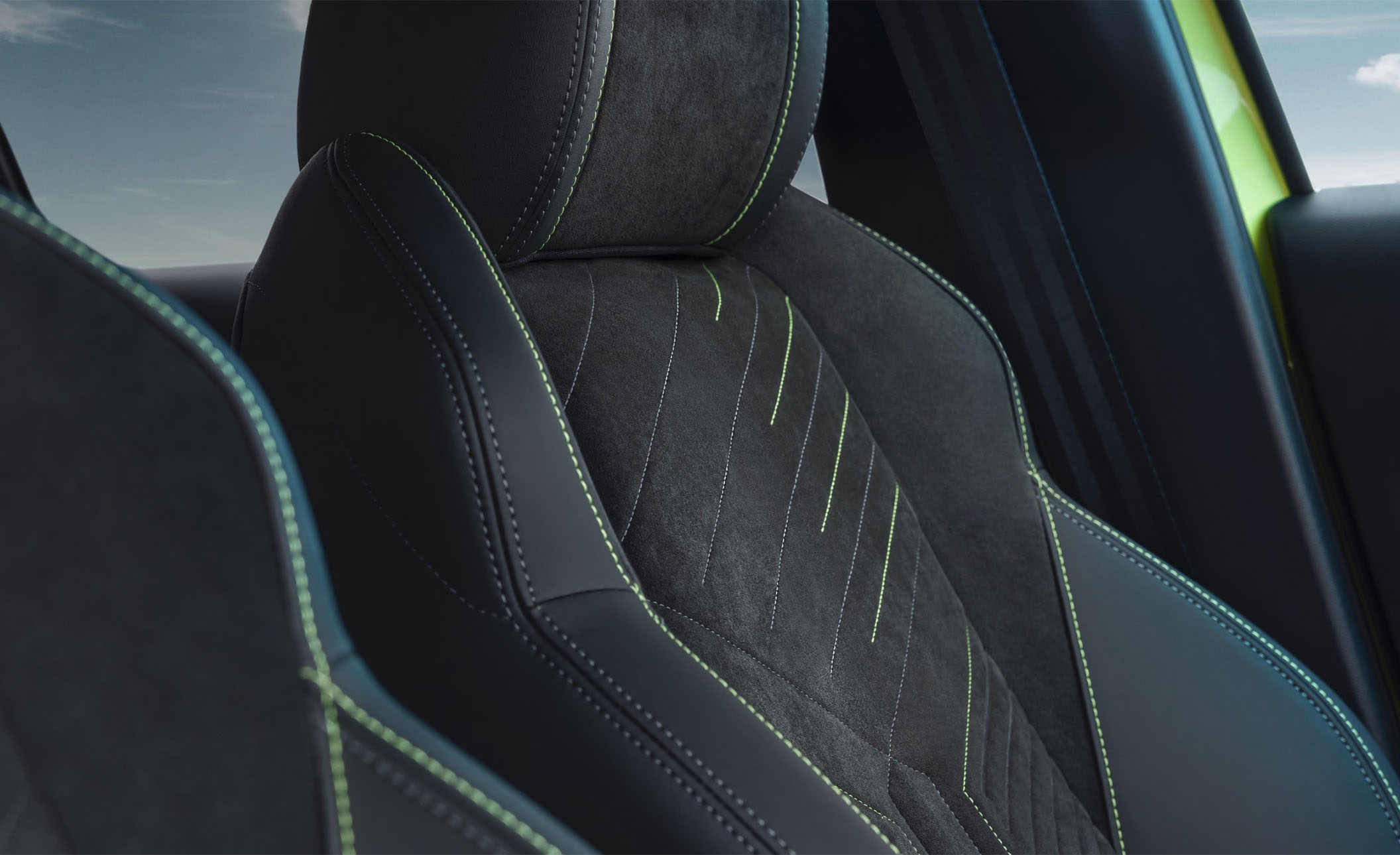 carr_0000_PEUGEOT_E208_Design-interieur4_D_2560x1440
